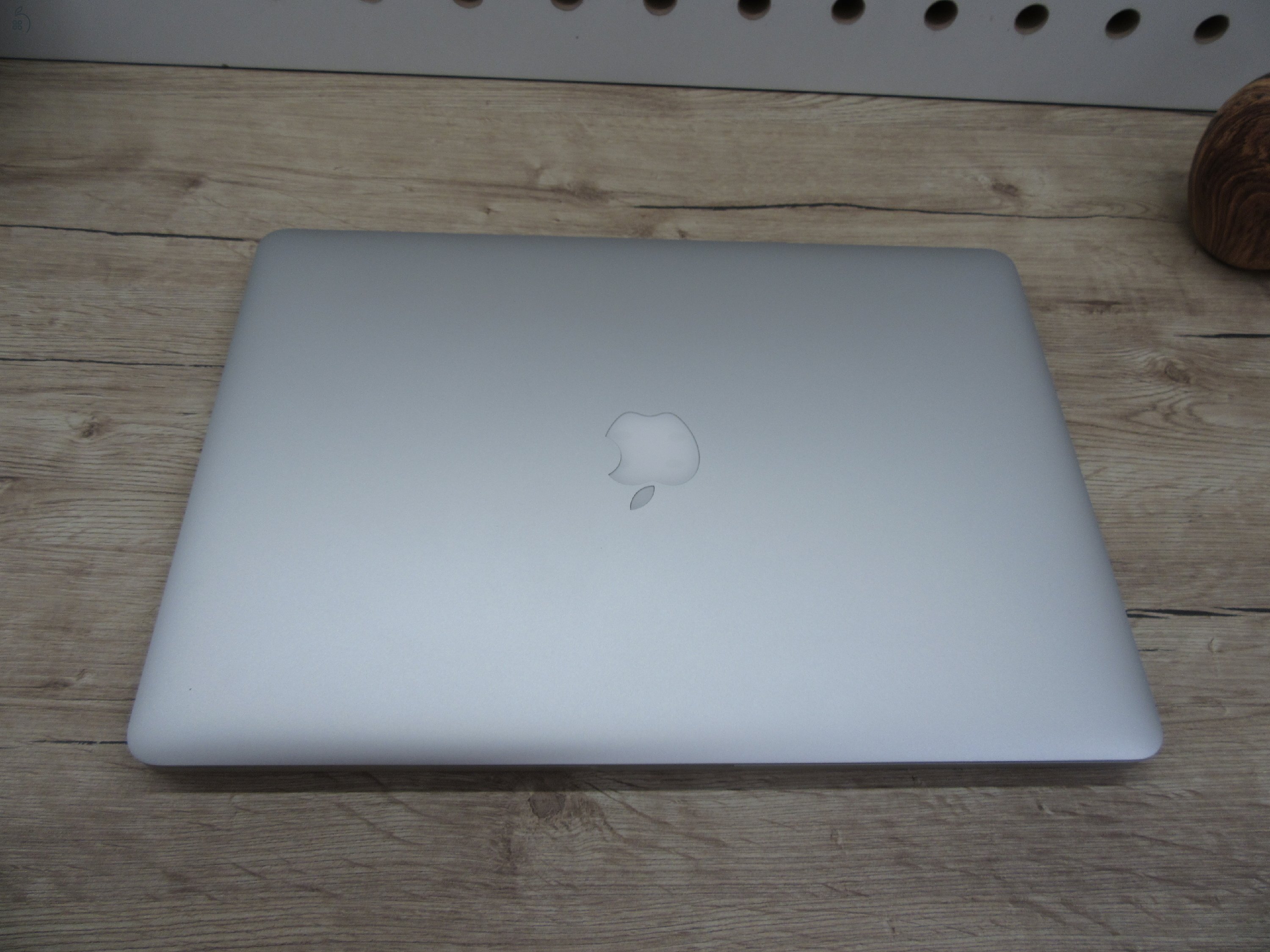 Apple Retina Macbook Pro 15 - 2015 Mid - Használt, karcmentes - AMD Radeon R9