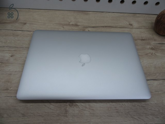 Apple Retina Macbook Pro 15 - 2015 Mid - Használt, karcmentes - AMD Radeon R9