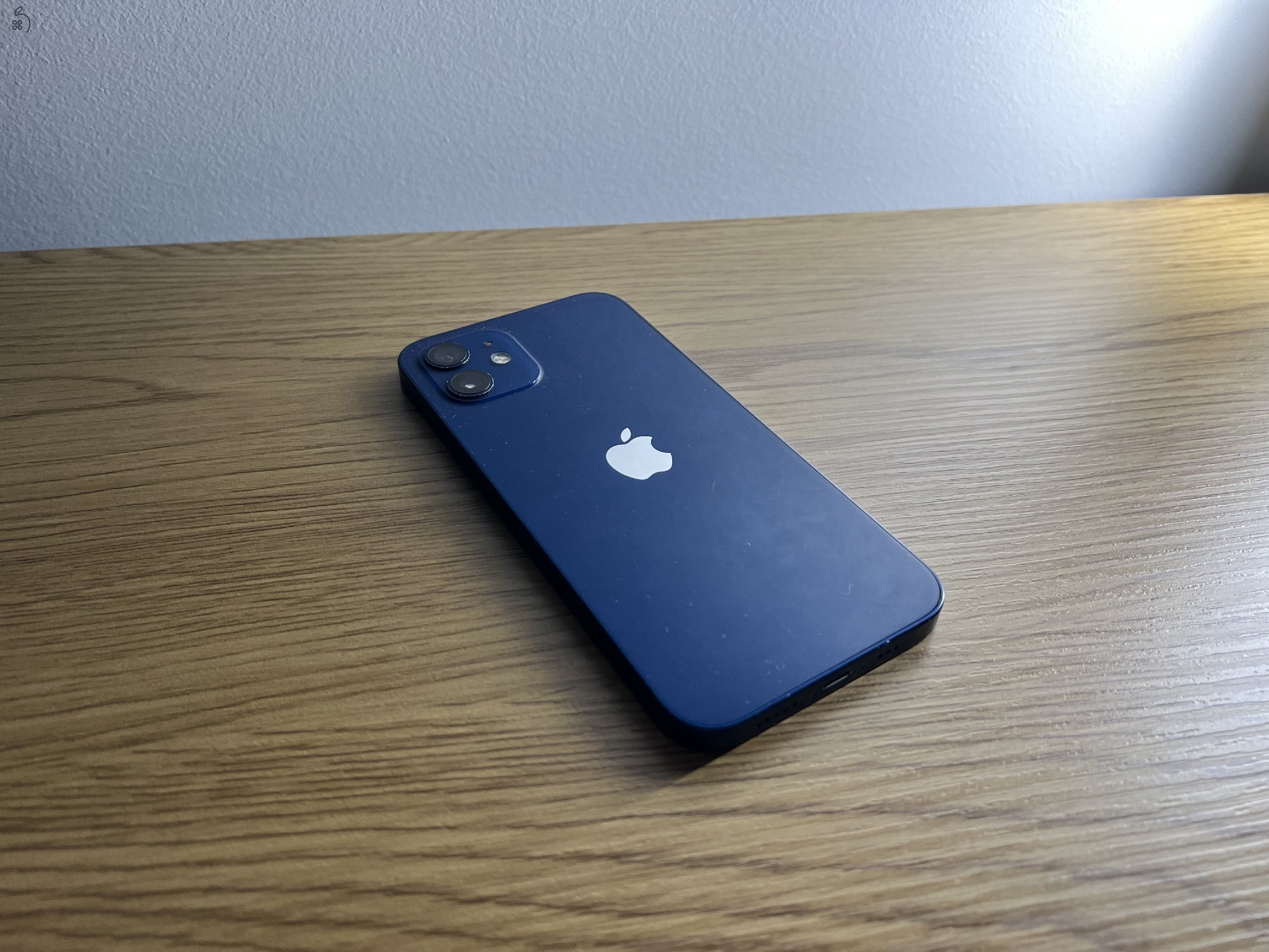 Használt iPhone 12 64GB aksi 100%