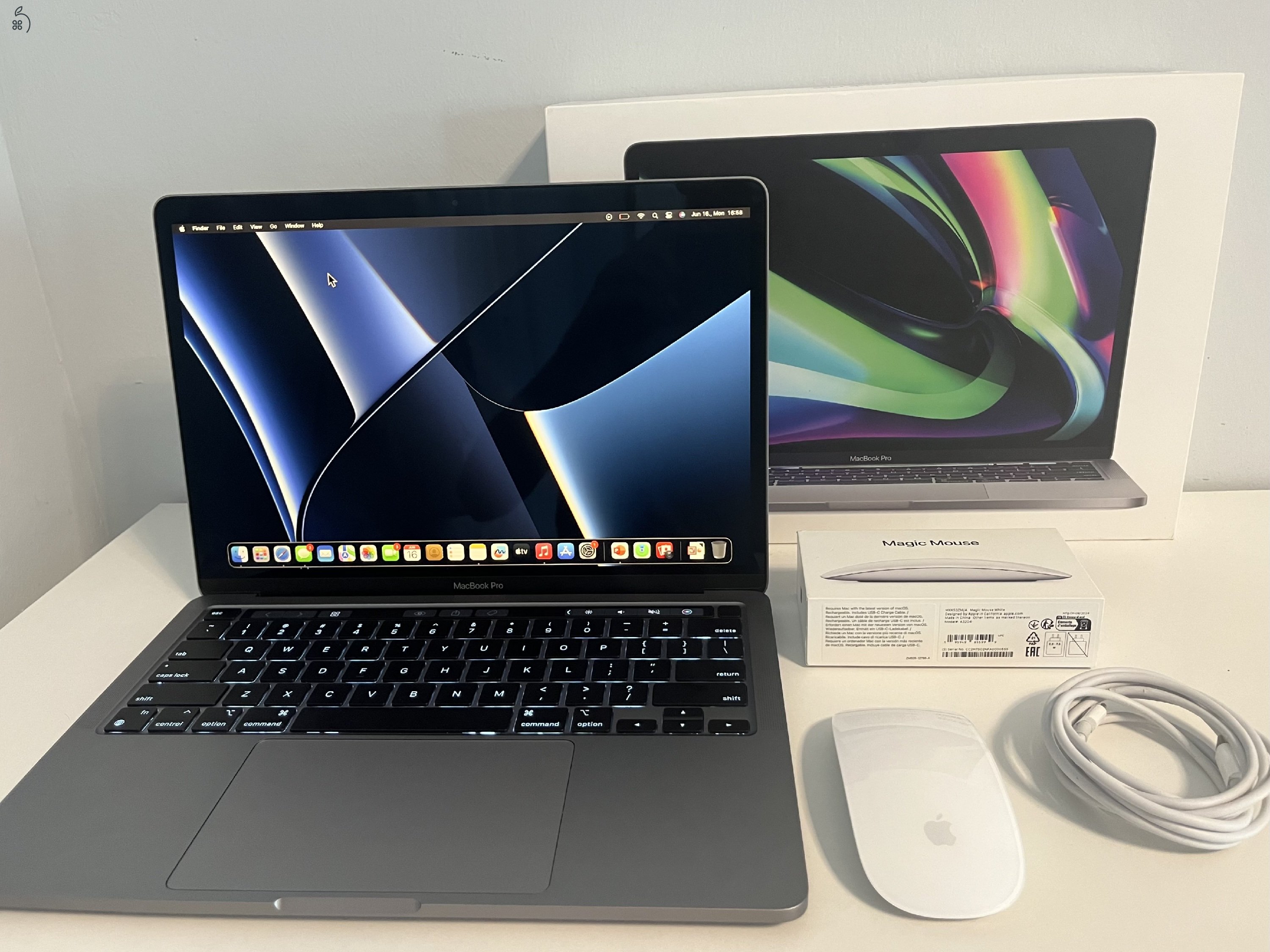 MacBook Pro 2022 M2 + 2024 USB-C Apple Magic Mouse