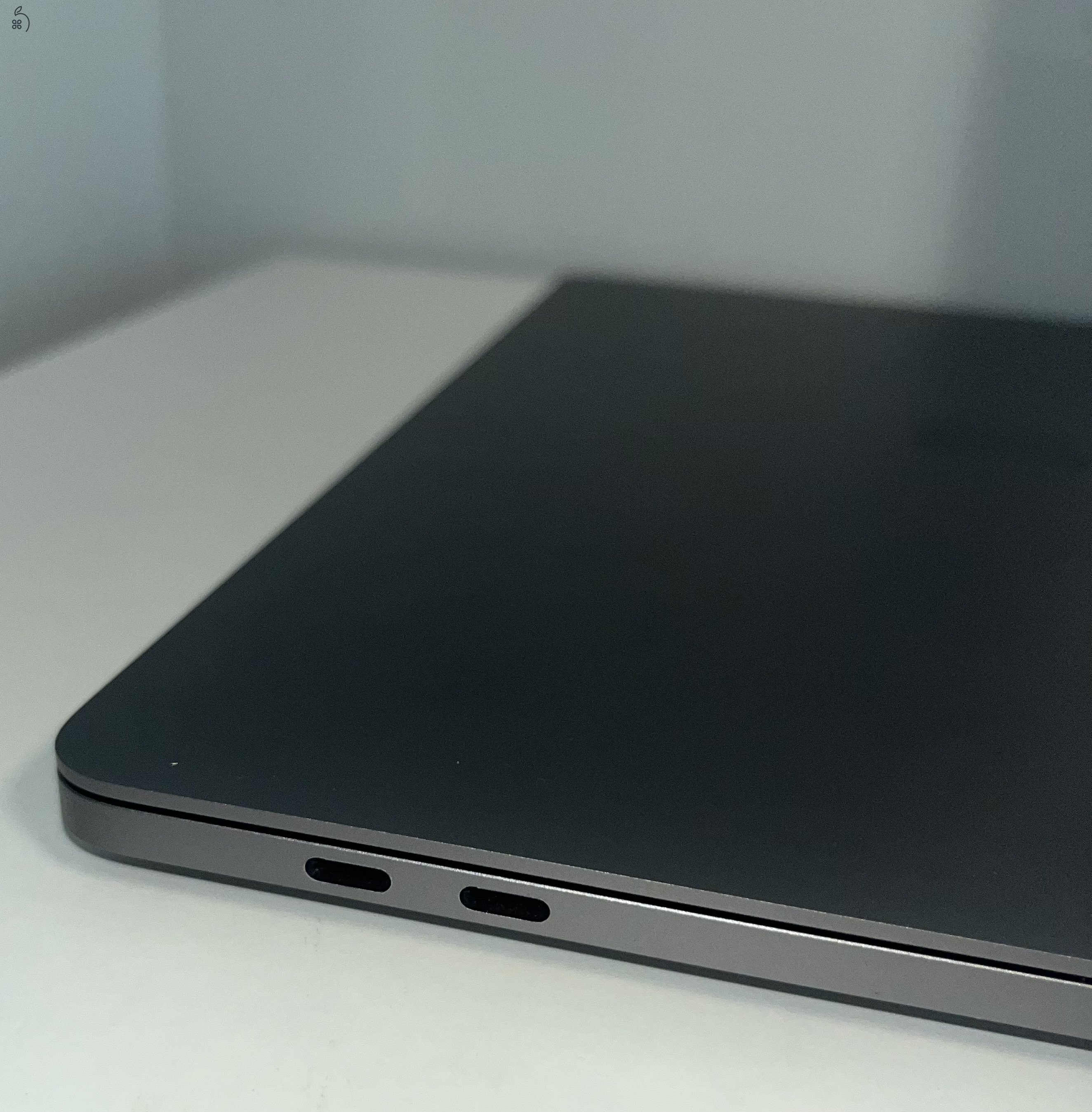MacBook Pro 2022 M2 + 2024 USB-C Apple Magic Mouse