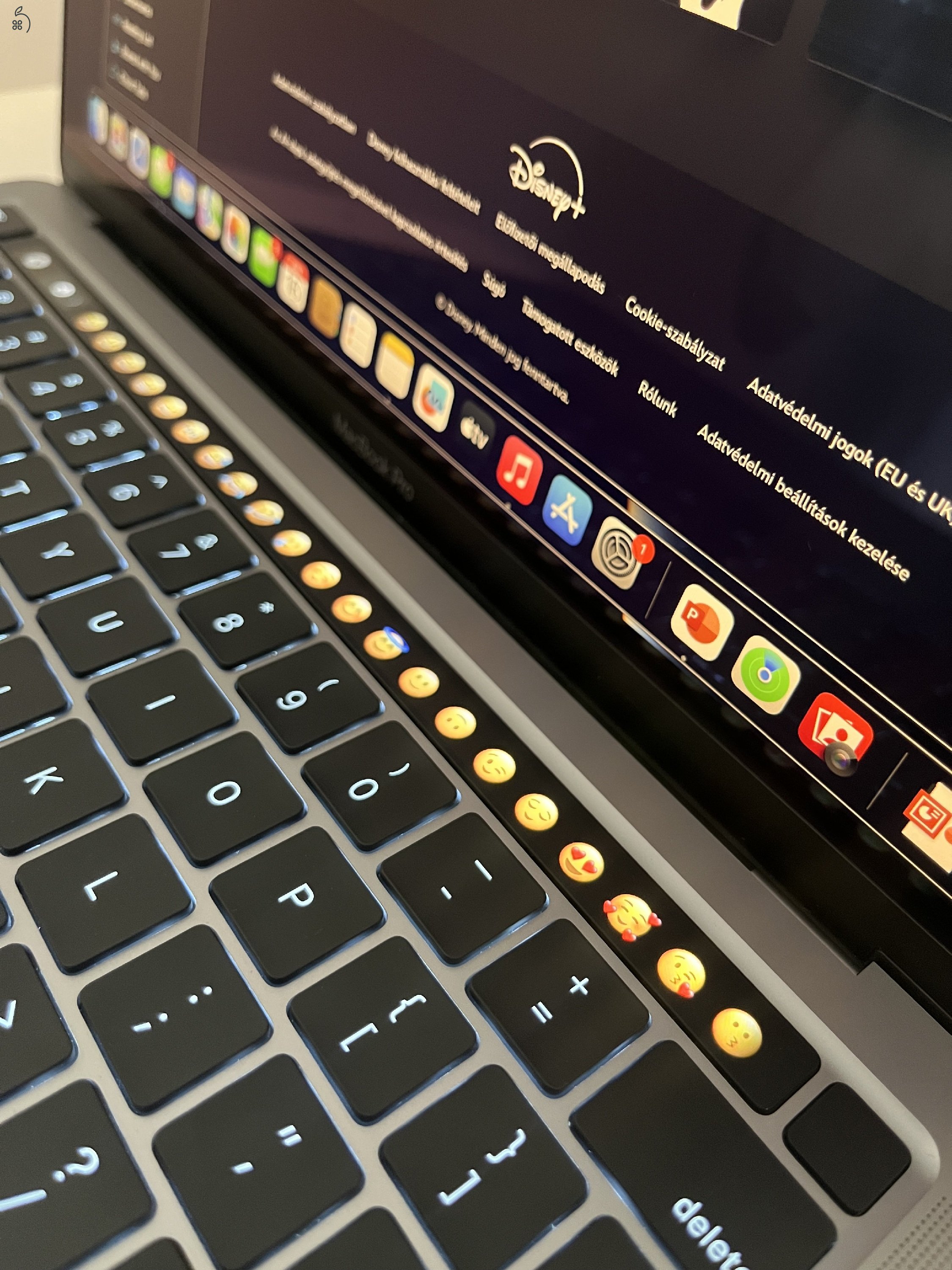 MacBook Pro 2022 M2 + 2024 USB-C Apple Magic Mouse