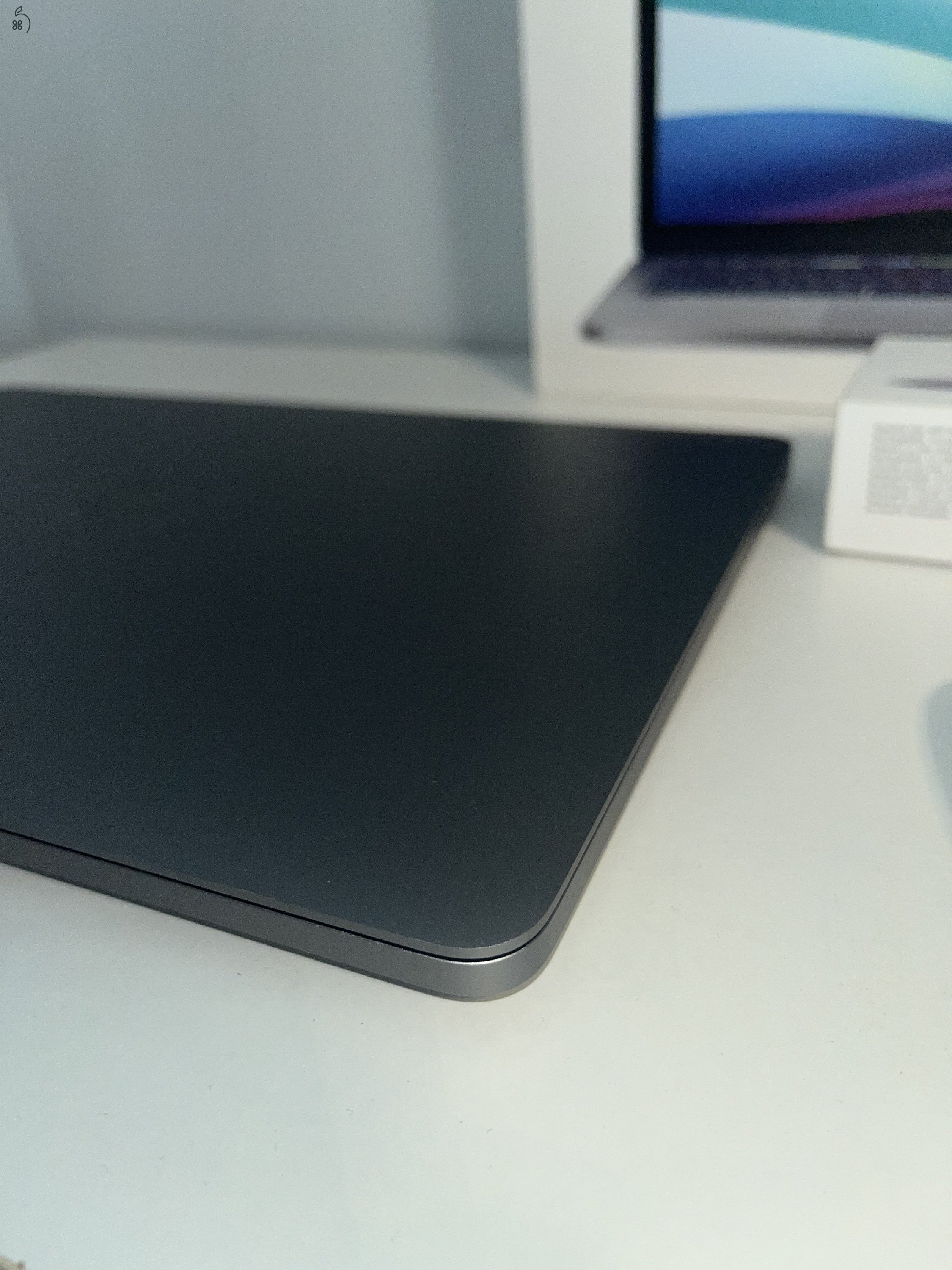 MacBook Pro 2022 M2 + 2024 USB-C Apple Magic Mouse