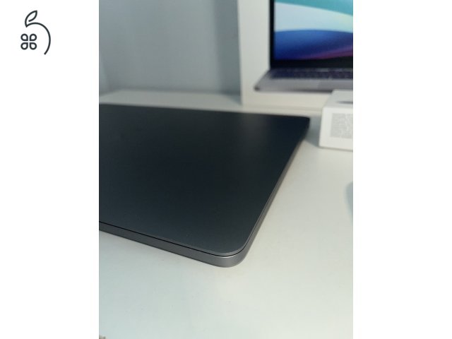 MacBook Pro 2022 M2 + 2024 USB-C Apple Magic Mouse
