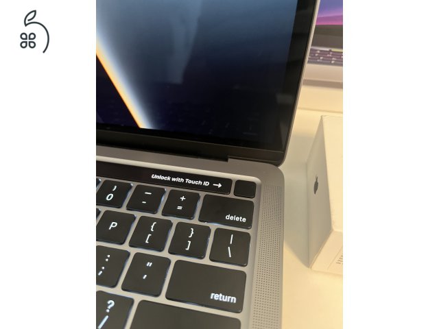 MacBook Pro 2022 M2 + 2024 USB-C Apple Magic Mouse