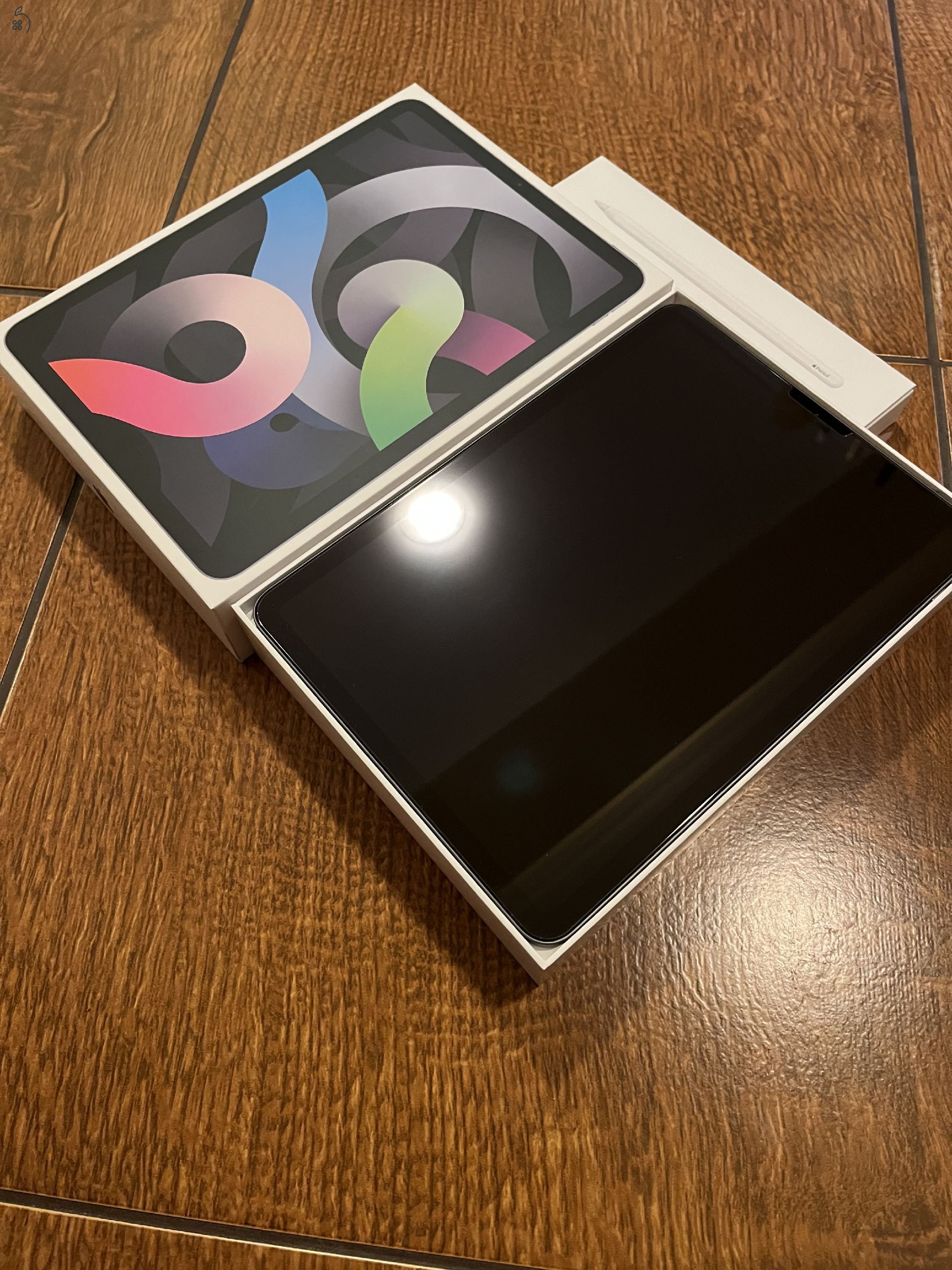 Újszerű-Ipad Air 4 64GB Wi-Fi+Apple pencil 2 gen+Mágneses tok