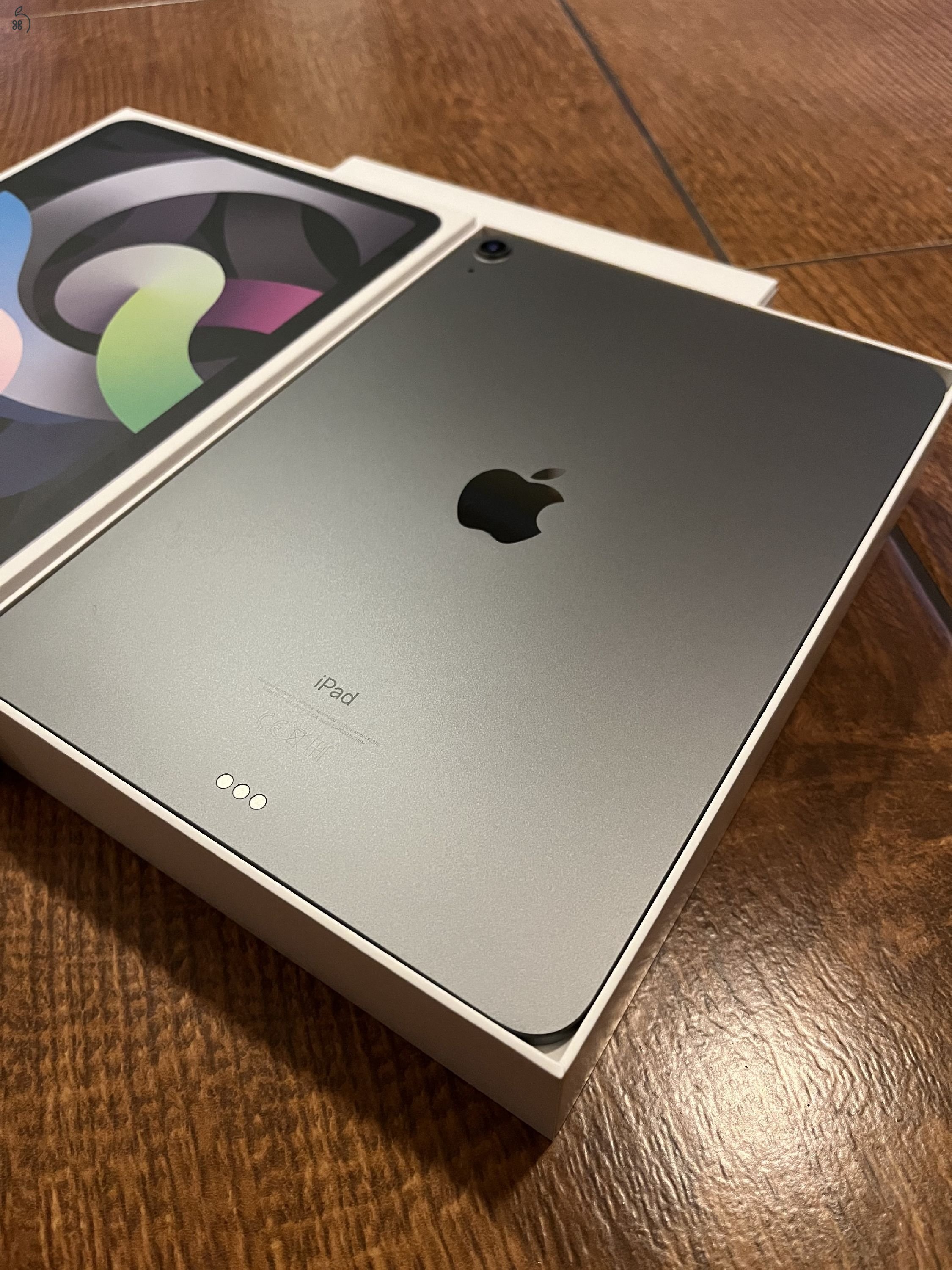 Újszerű-Ipad Air 4 64GB Wi-Fi+Apple pencil 2 gen+Mágneses tok