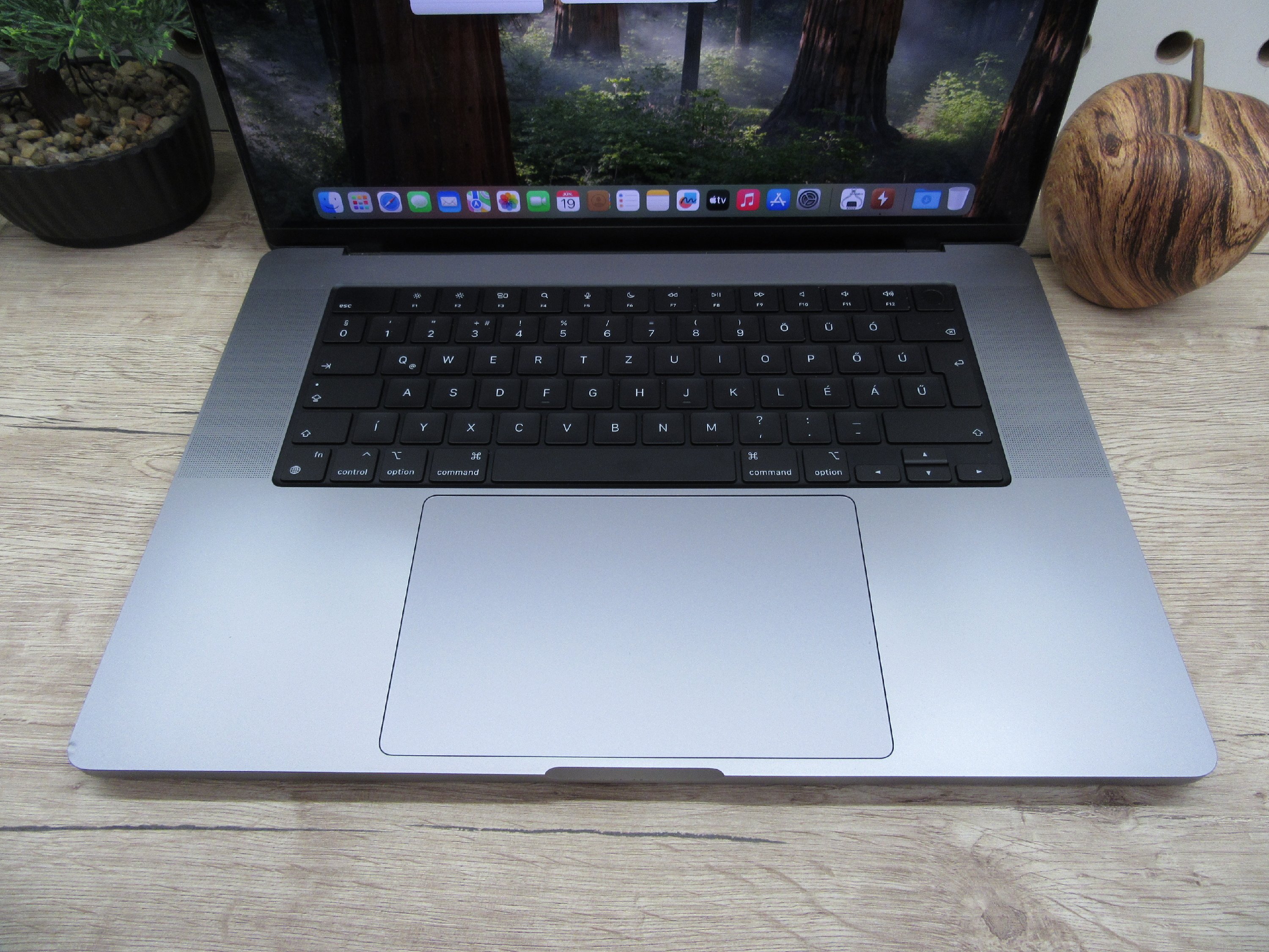 Apple Macbook 16 M1 Pro - 2021 - Használt, megkímélt állapot