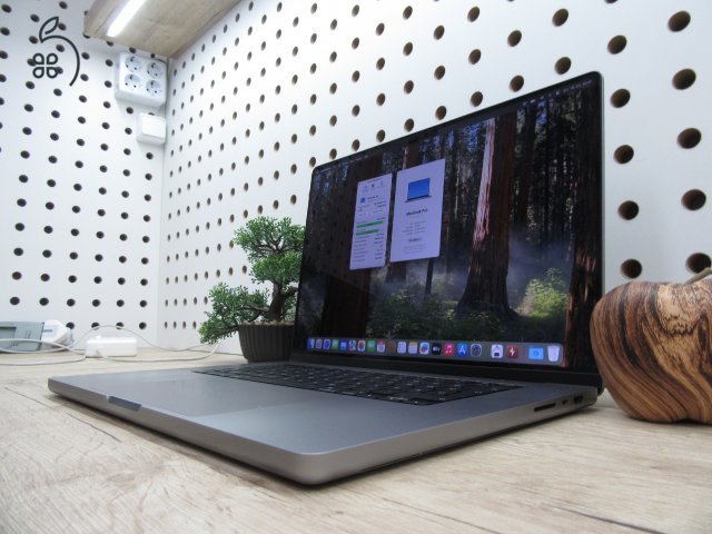 Apple Macbook 16 M1 Pro - 2021 - Használt, megkímélt állapot