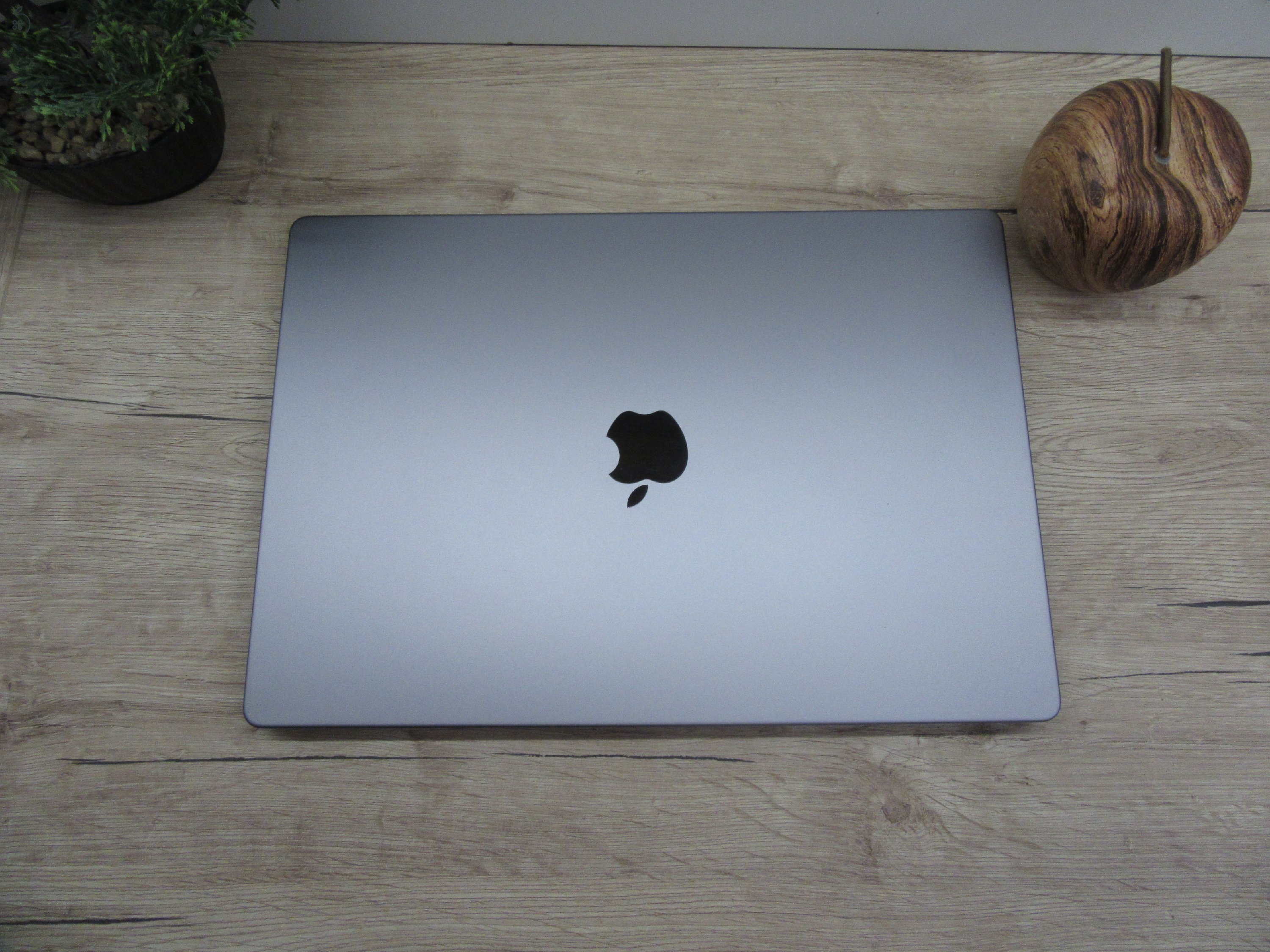 Apple Macbook 16 M1 Pro - 2021 - Használt, megkímélt állapot