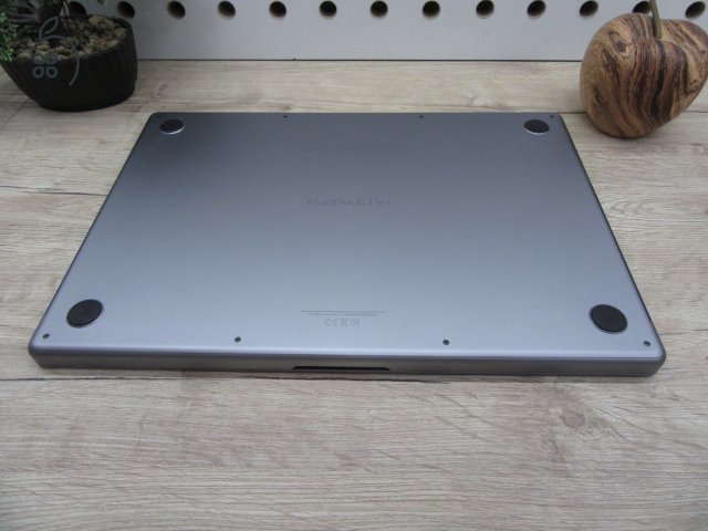 Apple Macbook 16 M1 Pro - 2021 - Használt, megkímélt állapot