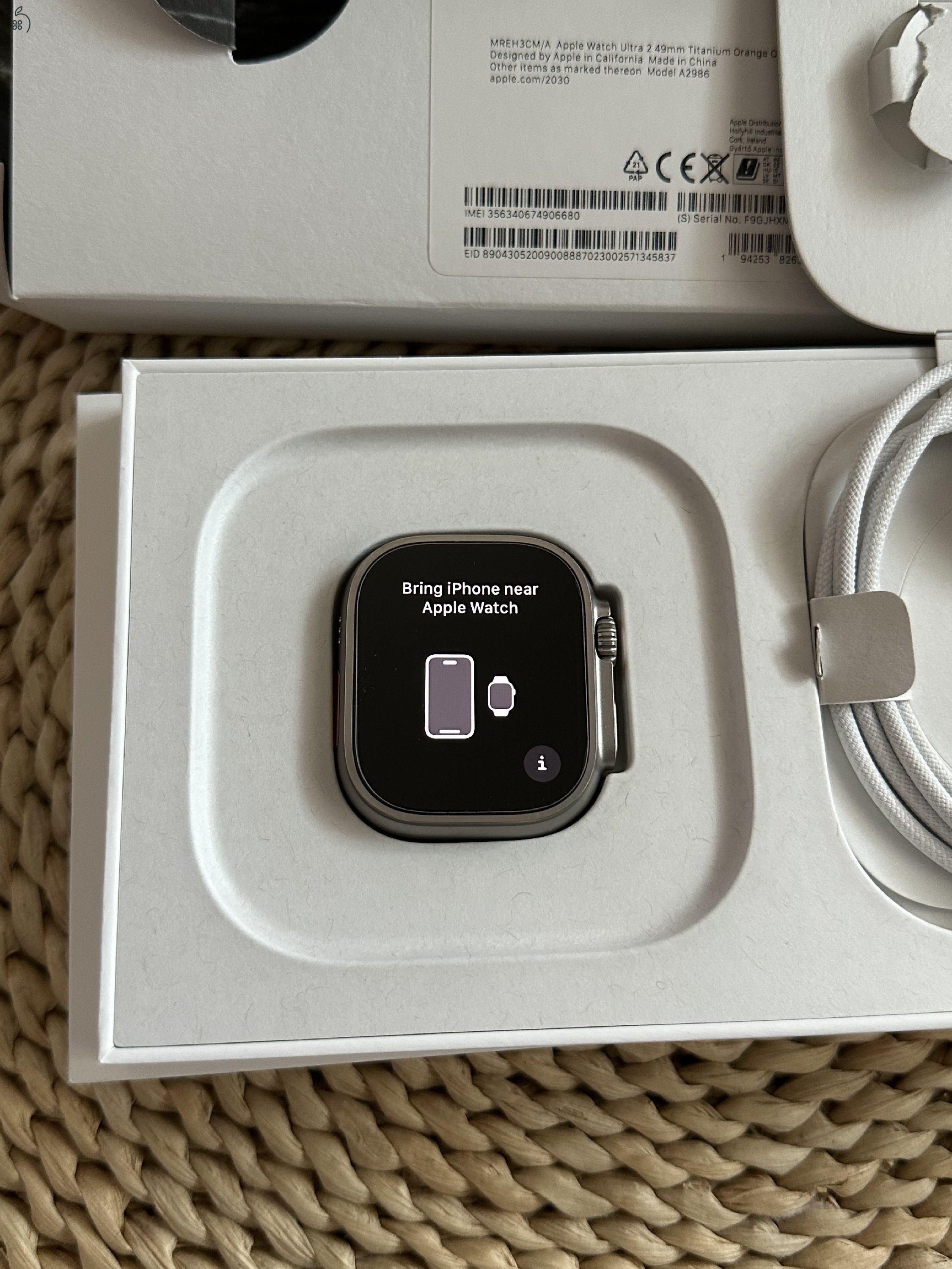 Eladó keveset használt Apple Watch Ultra 2 tartozékkal