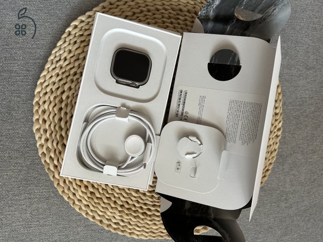Eladó keveset használt Apple Watch Ultra 2 tartozékkal