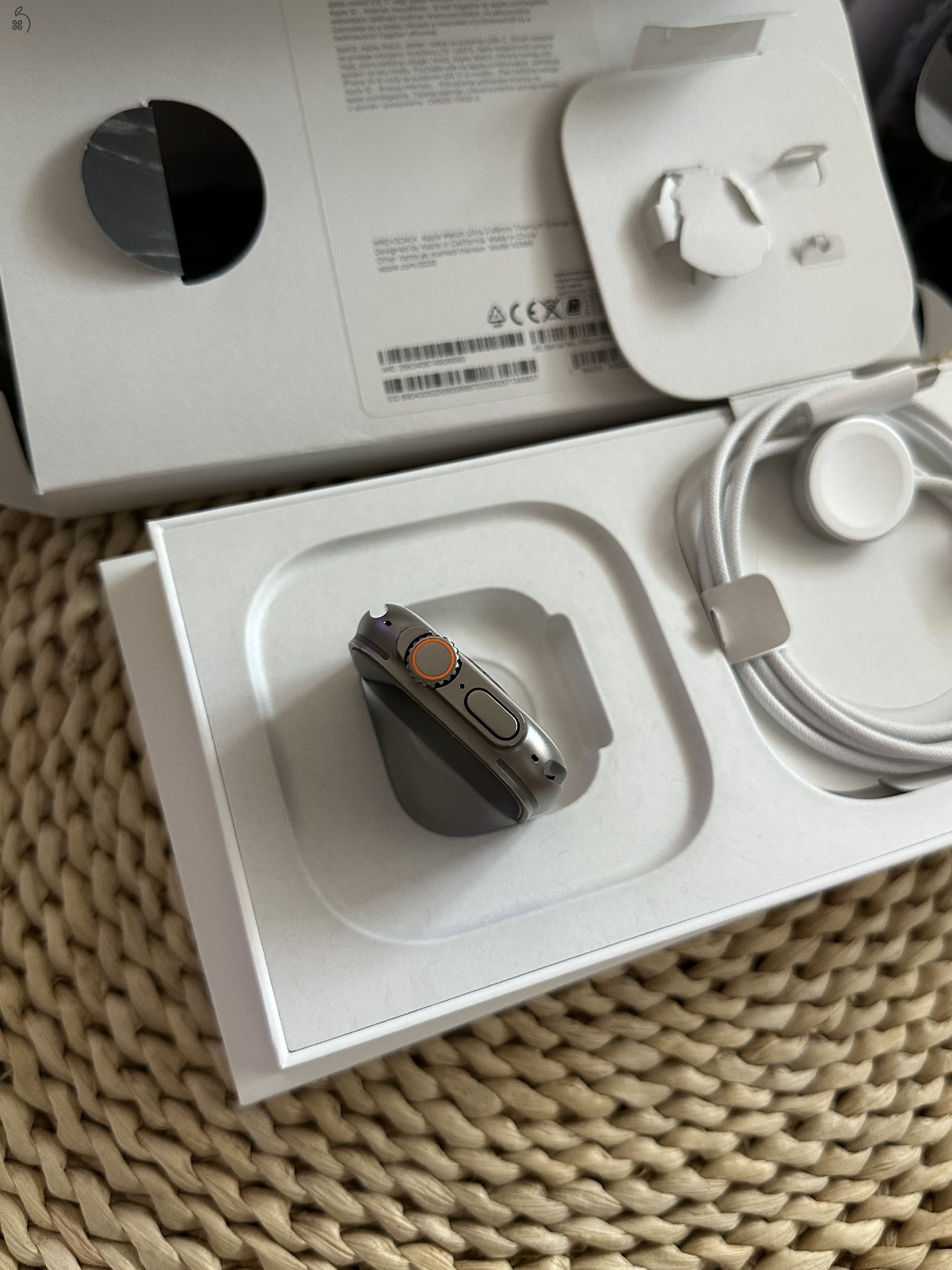 Eladó keveset használt Apple Watch Ultra 2 tartozékkal