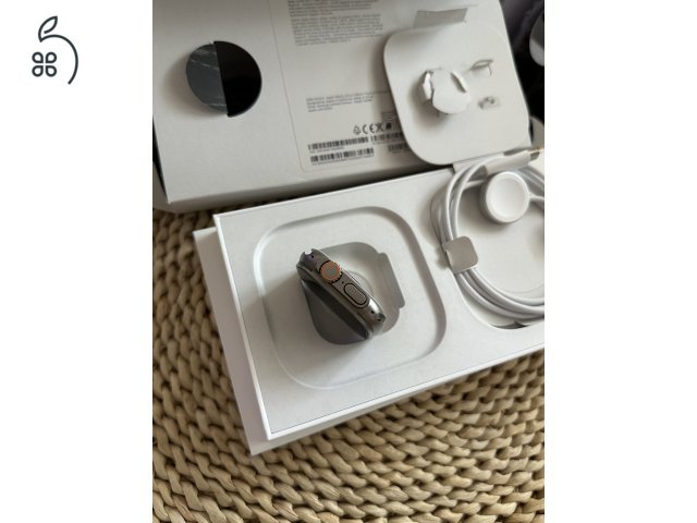 Eladó keveset használt Apple Watch Ultra 2 tartozékkal