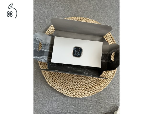 Eladó keveset használt Apple Watch Ultra 2 tartozékkal