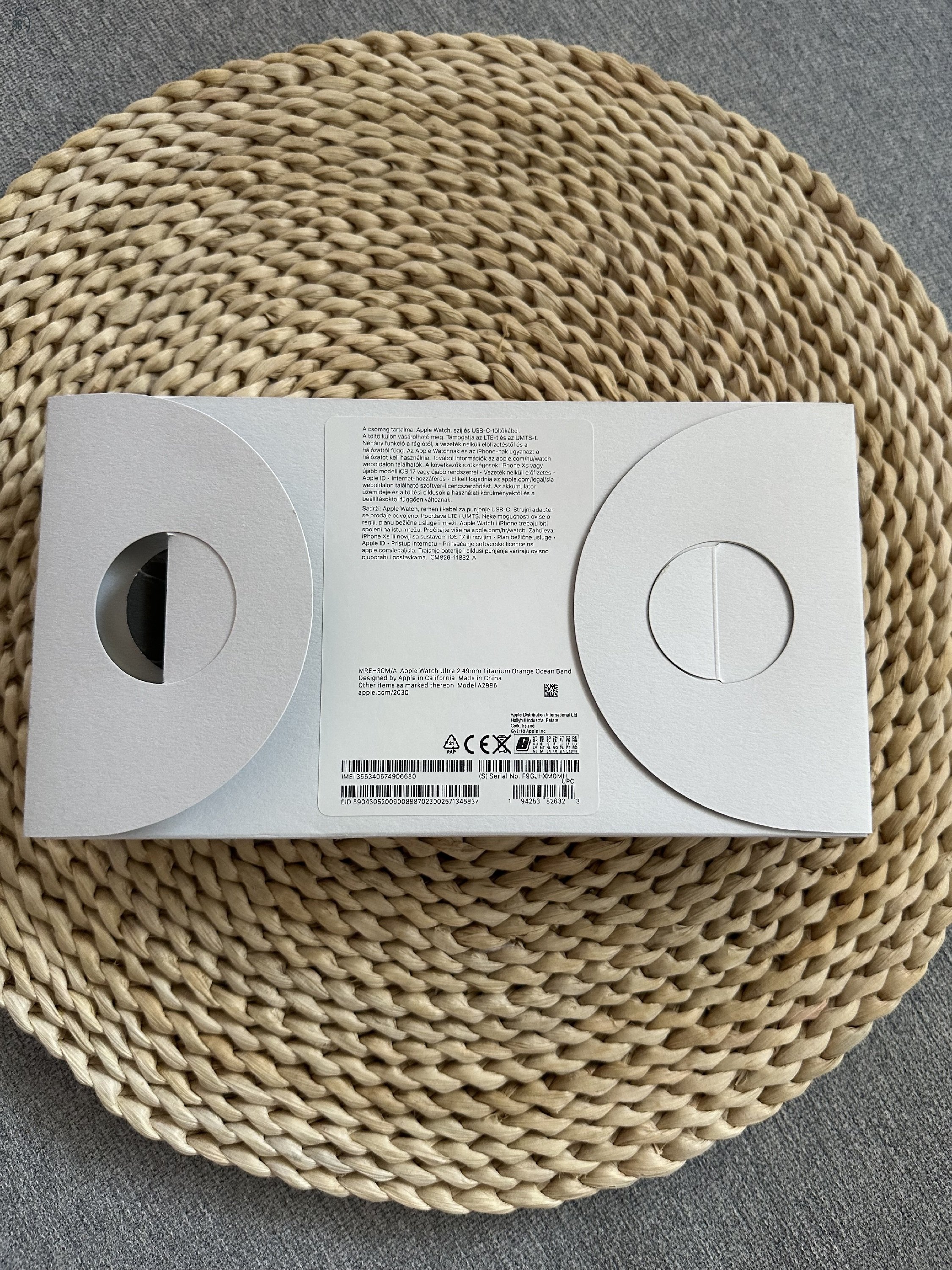 Eladó keveset használt Apple Watch Ultra 2 tartozékkal