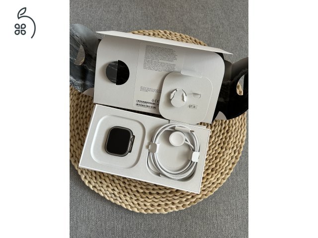 Eladó keveset használt Apple Watch Ultra 2 tartozékkal