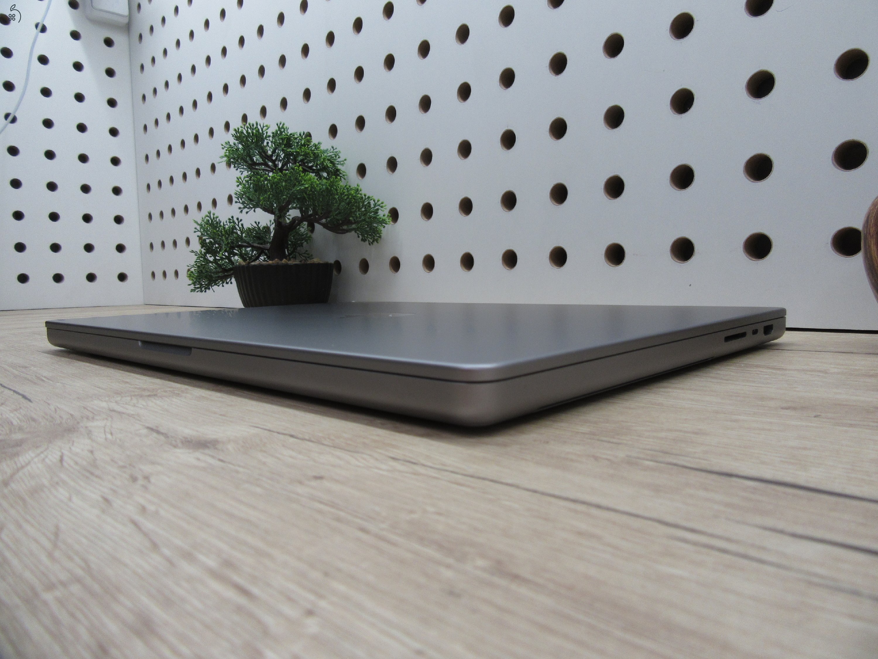  Apple Macbook 16 M1 Pro - 2021 - Használt, megkímélt állapot - 32 Gb RAM !!! 
