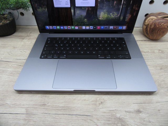  Apple Macbook 16 M1 Pro - 2021 - Használt, megkímélt állapot - 32 Gb RAM !!! 