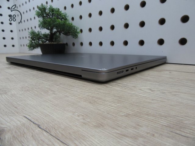  Apple Macbook 16 M1 Pro - 2021 - Használt, megkímélt állapot - 32 Gb RAM !!! 