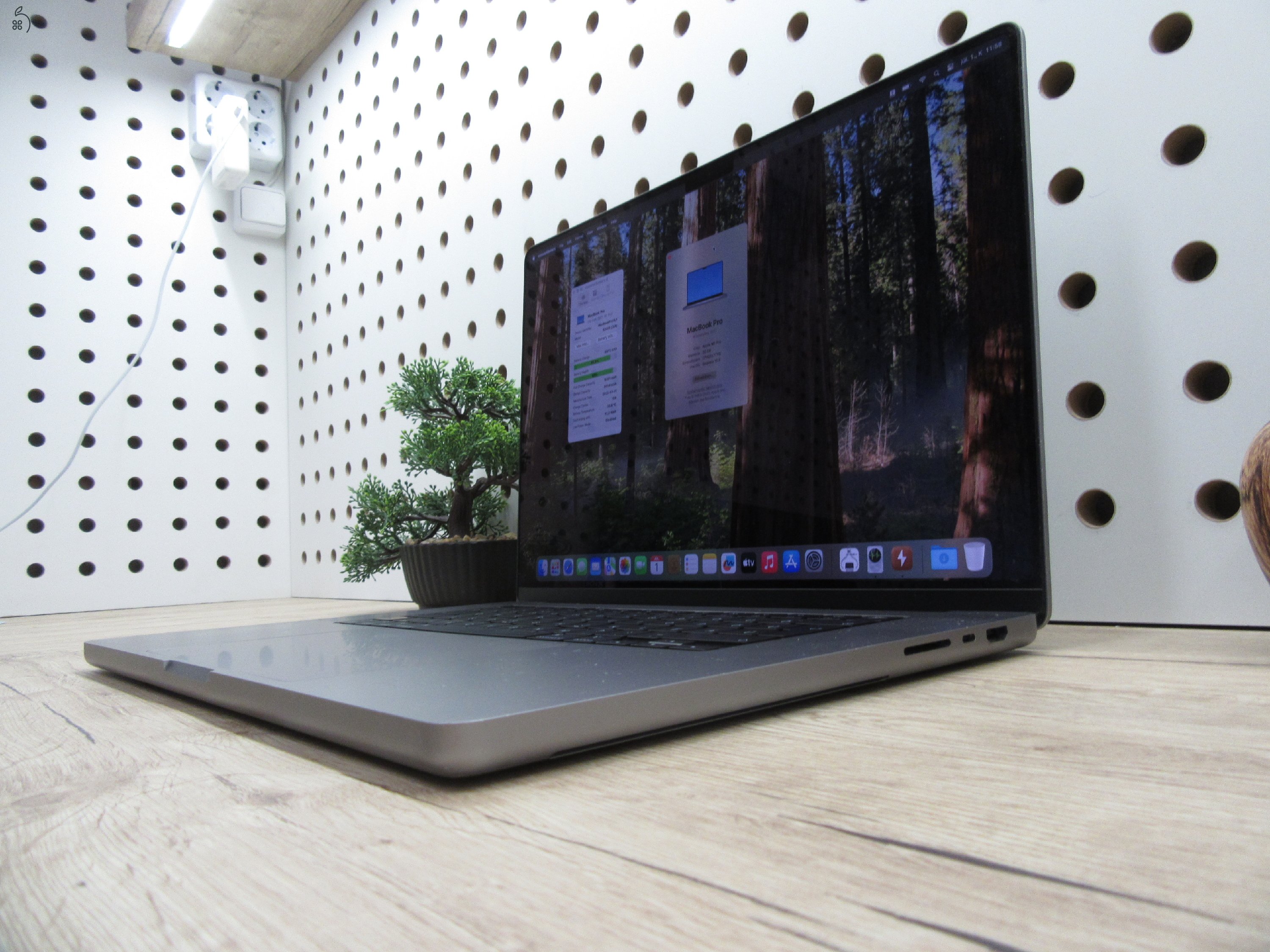  Apple Macbook 16 M1 Pro - 2021 - Használt, szép állapot - 32 Gb RAM !!! 