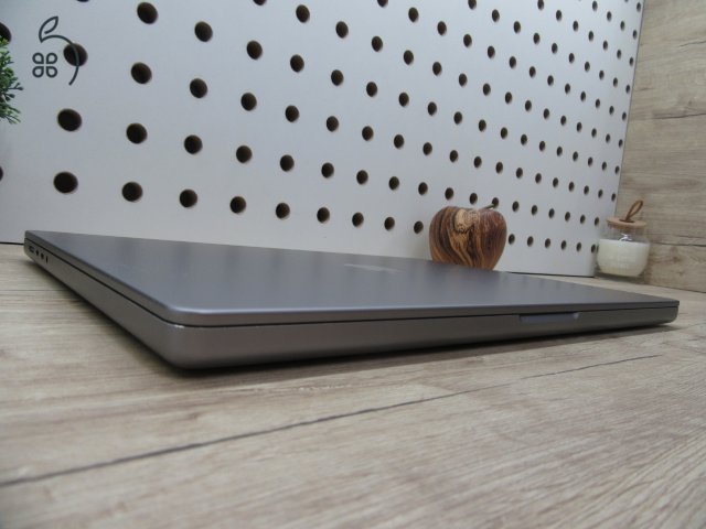  Apple Macbook 16 M1 Pro - 2021 - Használt, szép állapot - 32 Gb RAM !!! 