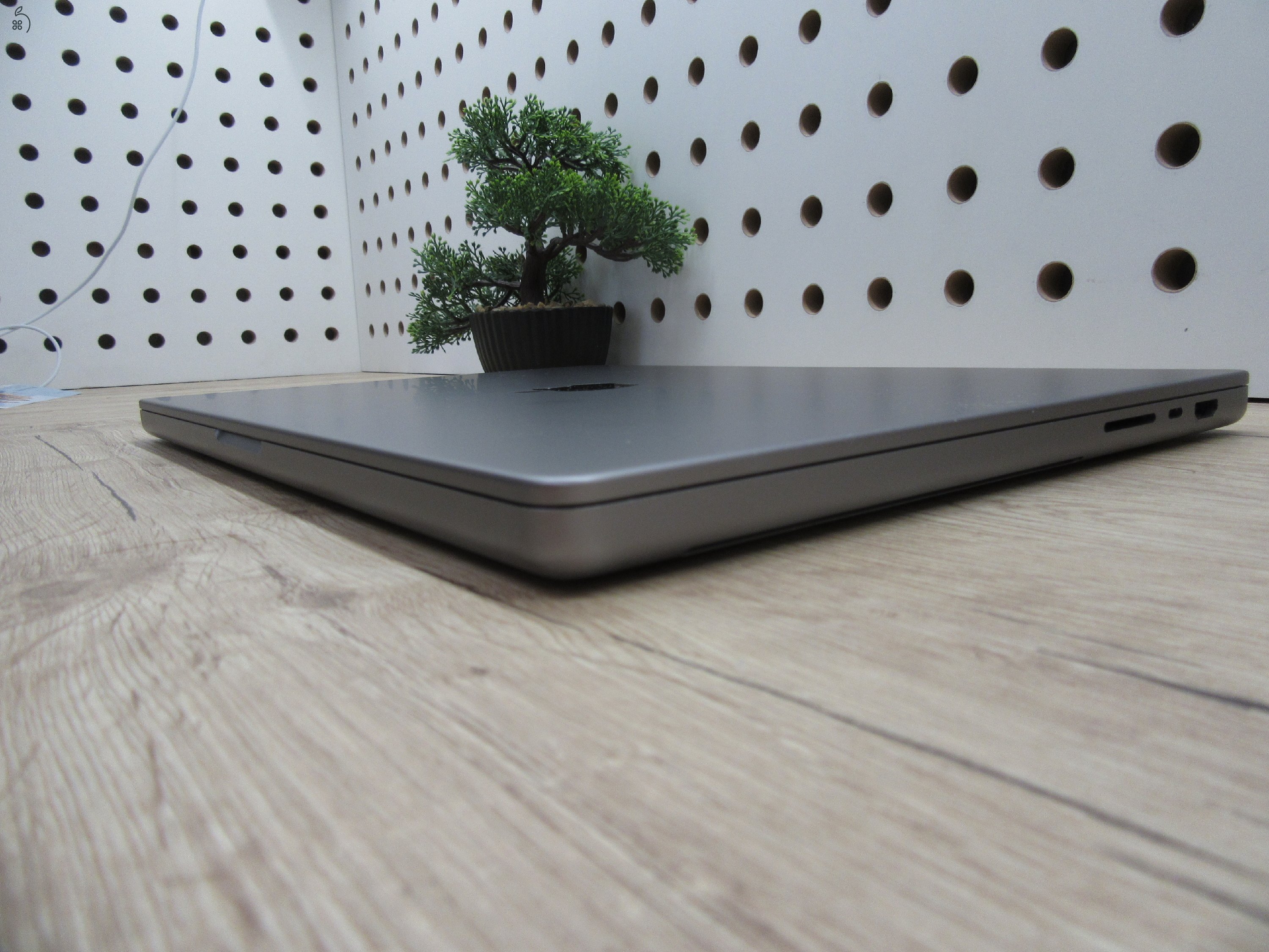 Apple Macbook 16 M1 Pro - 2021 - Használt, szép állapot - 32 Gb RAM !!! 