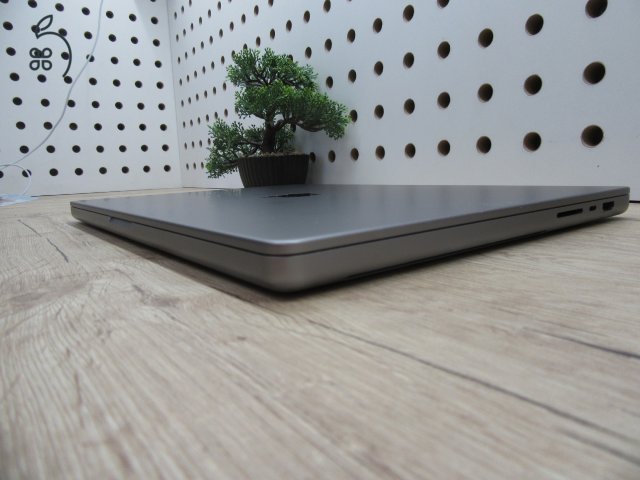  Apple Macbook 16 M1 Pro - 2021 - Használt, szép állapot - 32 Gb RAM !!! 