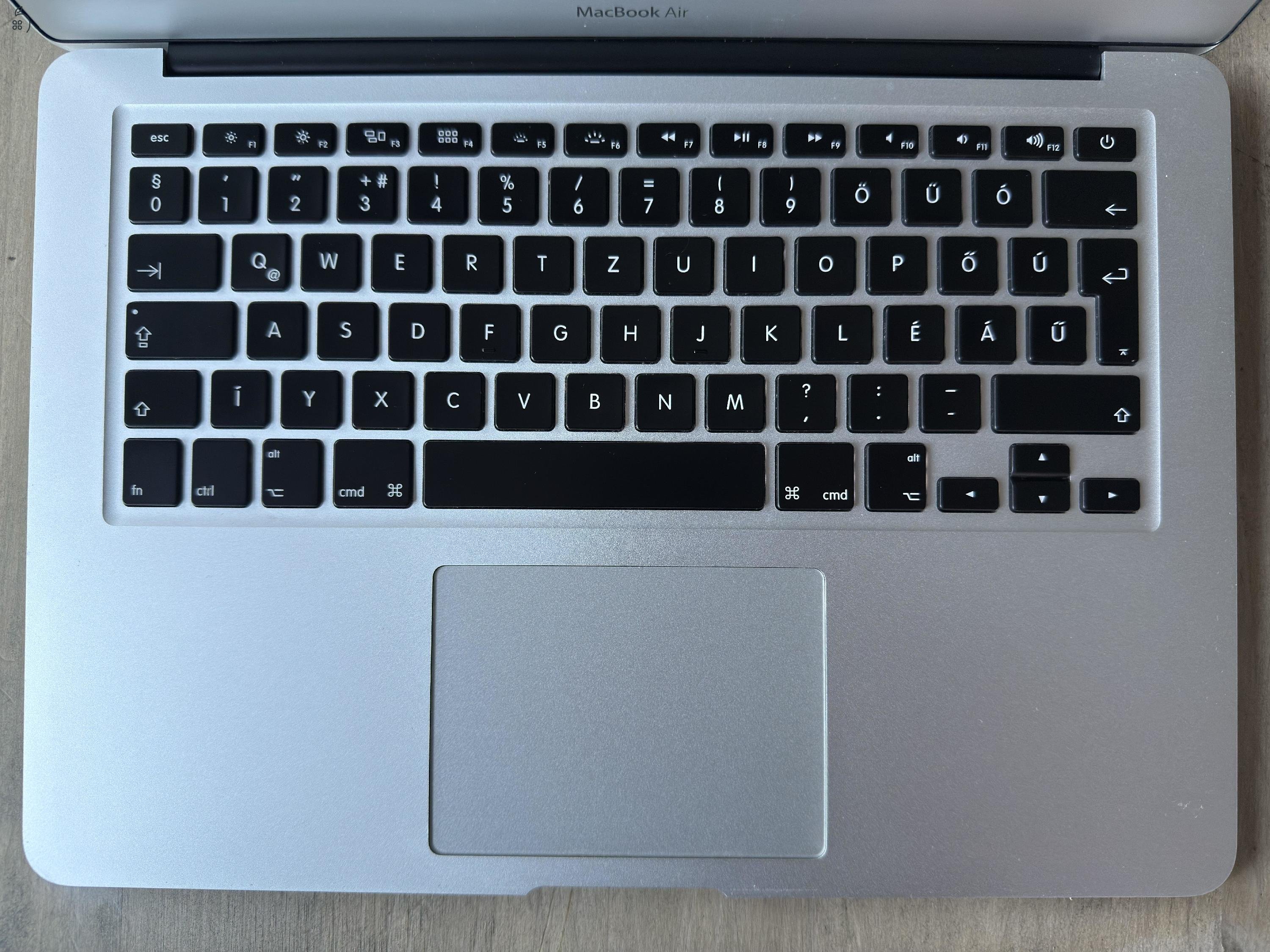 Macbook Air (13-inch, 2017)