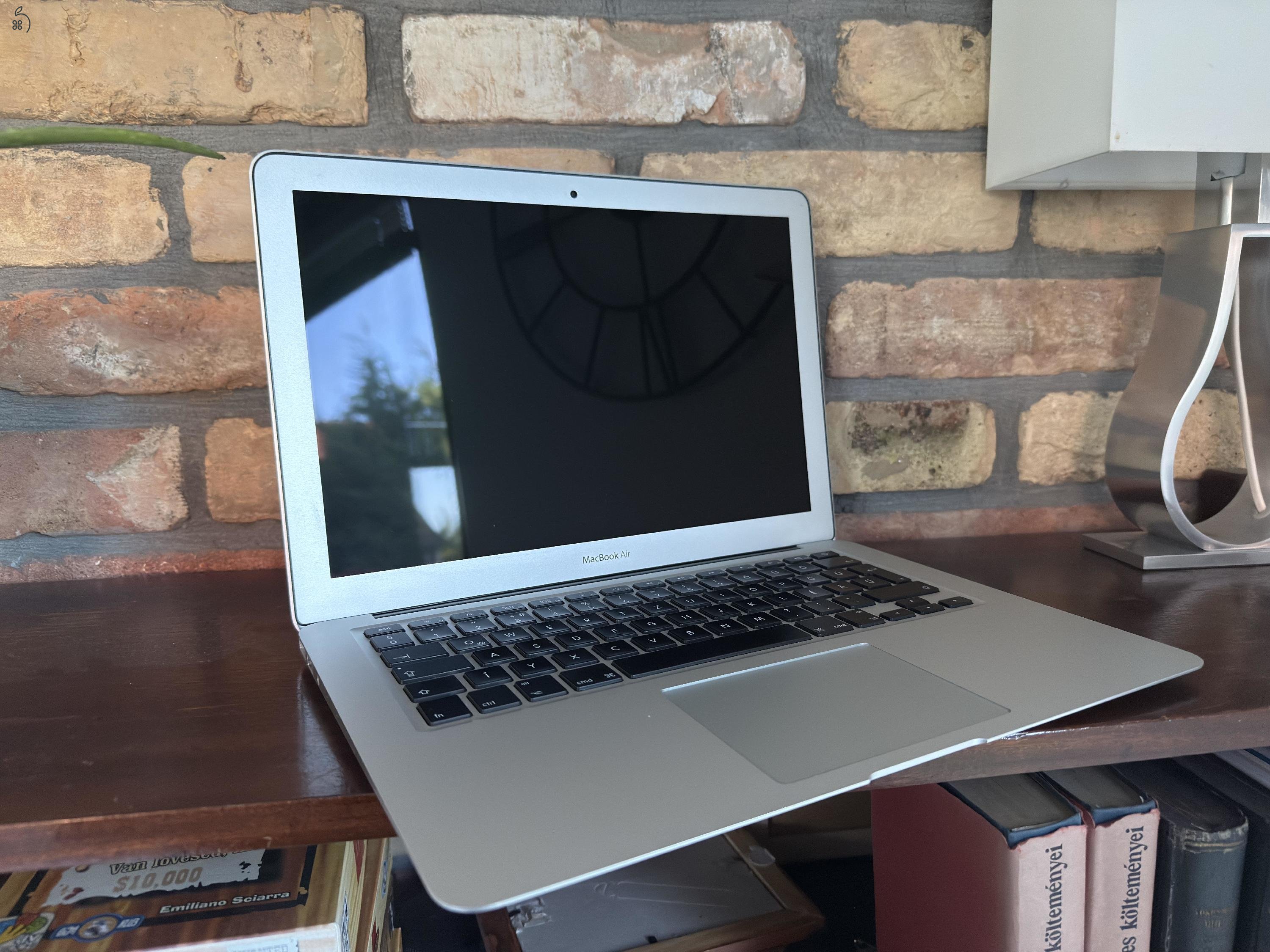 Macbook Air (13-inch, 2017)