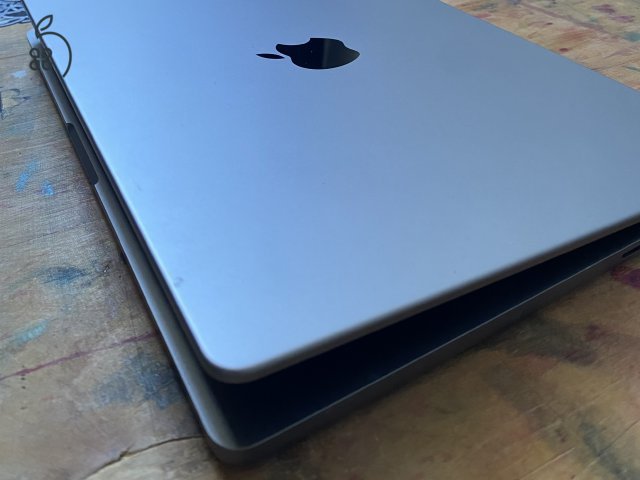 MacBook Pro 14