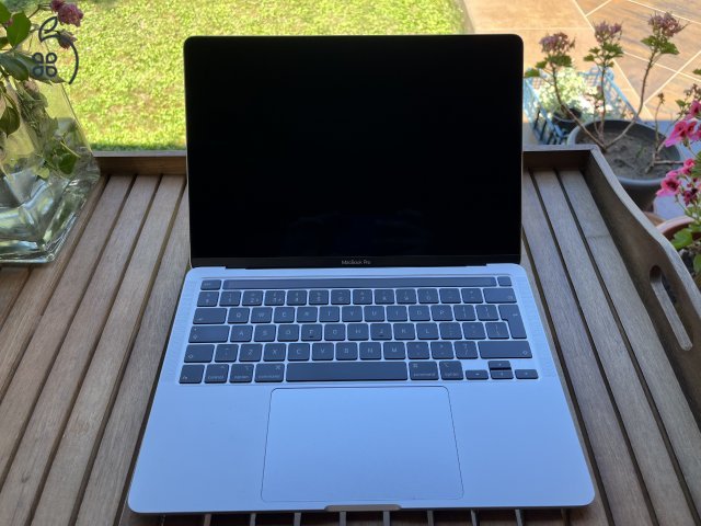 MacBook Pro 2020 i5 Touch Bar 16 Gb RAM 512 Gb SSD Quad Core CPU