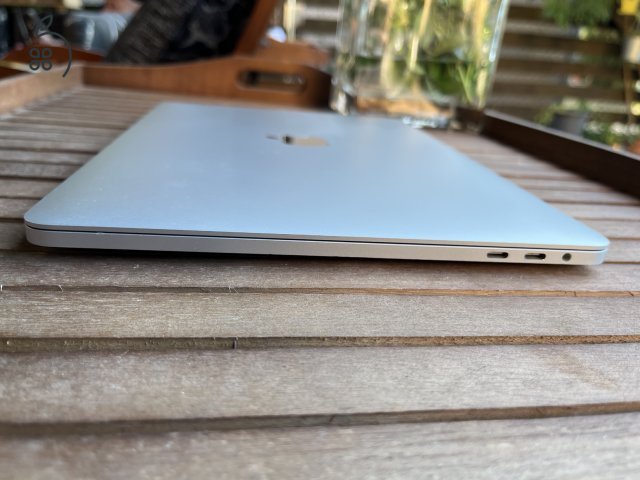 MacBook Pro 2020 i5 Touch Bar 16 Gb RAM 512 Gb SSD Quad Core CPU