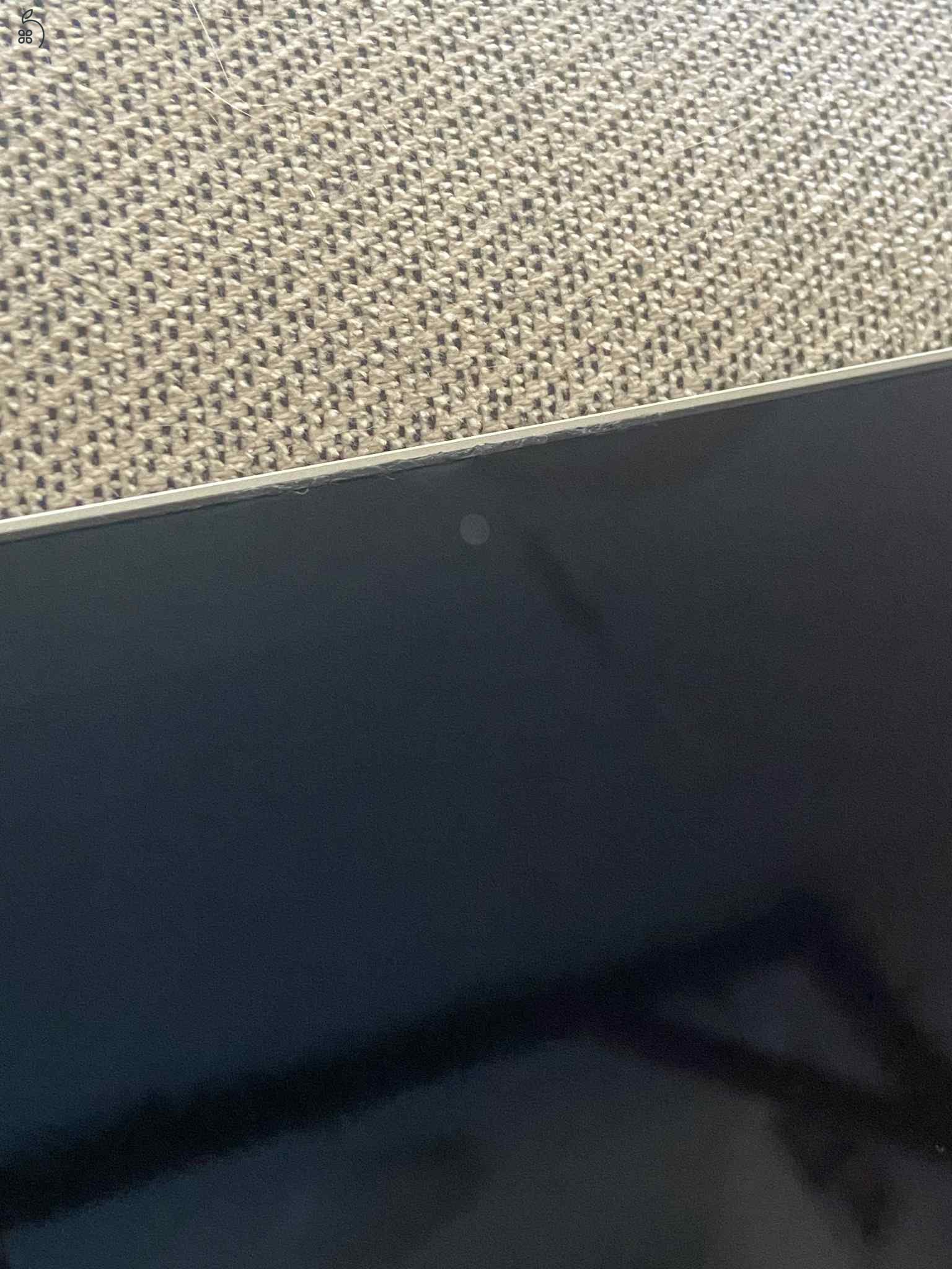 MacBook Pro 15 inch, 2018 - ezüst - KIVÁLÓ állapotban