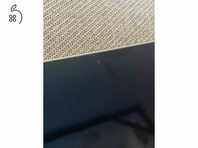 MacBook Pro 15 inch, 2018 - ezüst - KIVÁLÓ állapotban