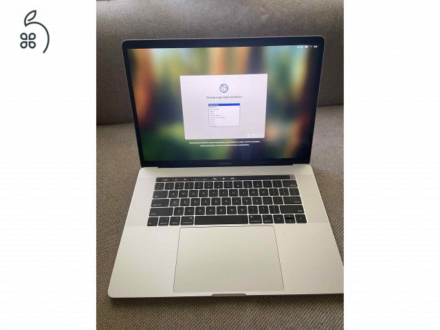 MacBook Pro 15 inch, 2018 - ezüst - KIVÁLÓ állapotban