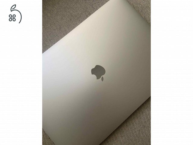 MacBook Pro 15 inch, 2018 - ezüst - KIVÁLÓ állapotban