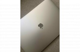 MacBook Pro 15 inch, 2018 - ezüst - KIVÁLÓ állapotban