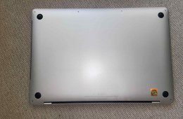 MacBook Pro 15 inch, 2018 - ezüst - KIVÁLÓ állapotban