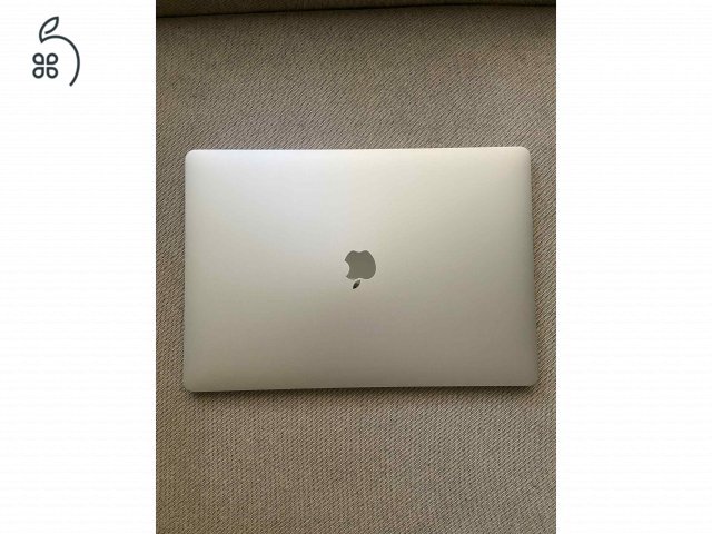 MacBook Pro 15 inch, 2018 - ezüst - KIVÁLÓ állapotban