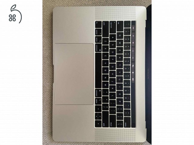 MacBook Pro 15 inch, 2018 - ezüst - KIVÁLÓ állapotban