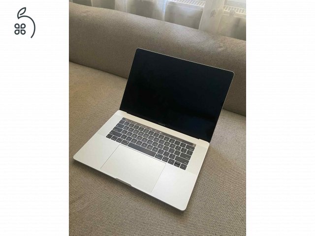 MacBook Pro 15 inch, 2018 - ezüst - KIVÁLÓ állapotban