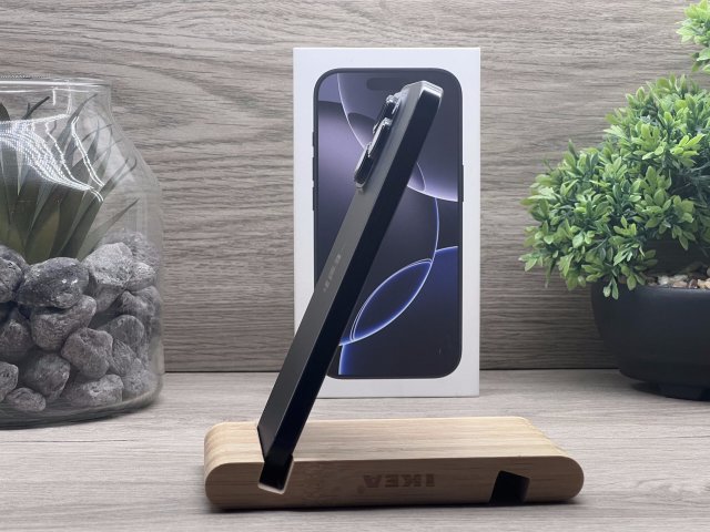 Hibátlan iPhone 16 Pro Black Titanium 128GB 2 ÉV Garanciával Számlával Aksi 100%