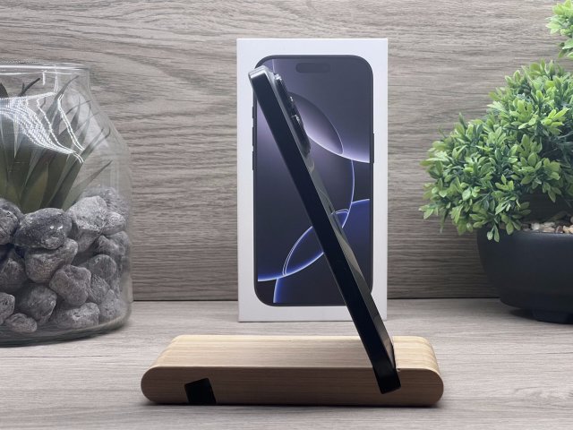 Hibátlan iPhone 16 Pro Black Titanium 128GB 2 ÉV Garanciával Számlával Aksi 100%