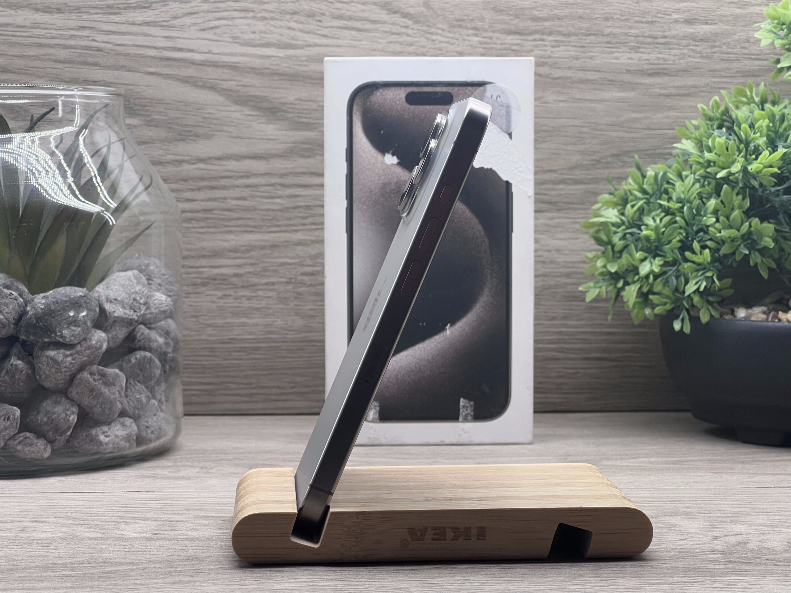Hibátlan iPhone 15 Pro Natural Titanium 256GB 2 ÉV Garanciával Számlával