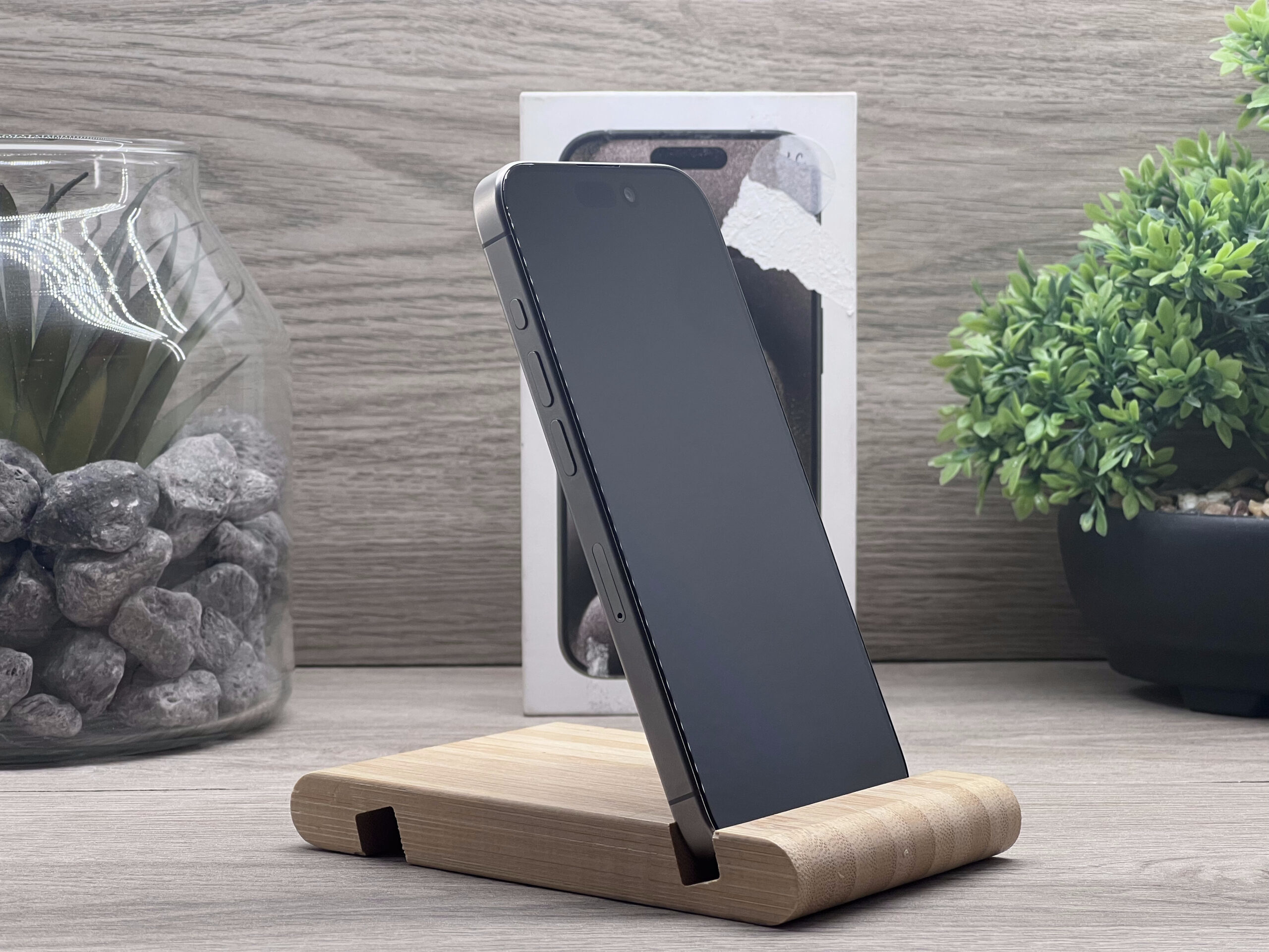 Hibátlan iPhone 15 Pro Natural Titanium 256GB 2 ÉV Garanciával Számlával