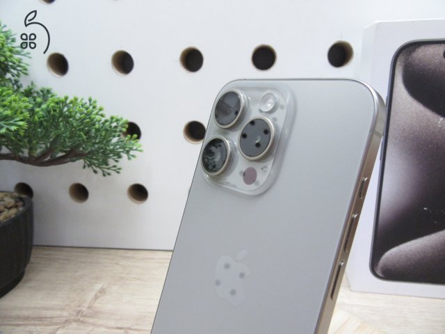 Apple iPhone 15 Pro - Natural Titanium - Használt, karcmentes