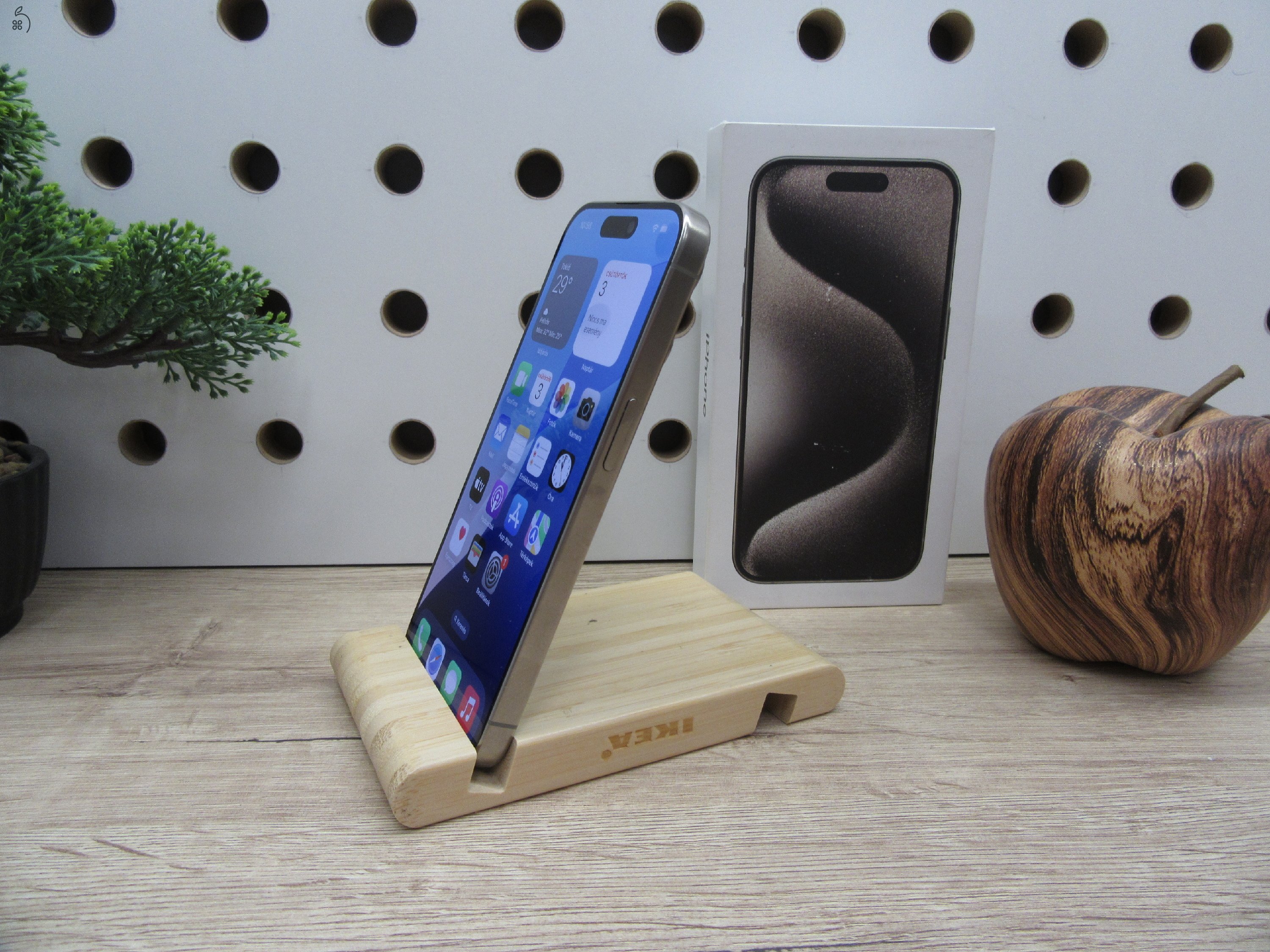 Apple iPhone 15 Pro - Natural Titanium - Használt, karcmentes