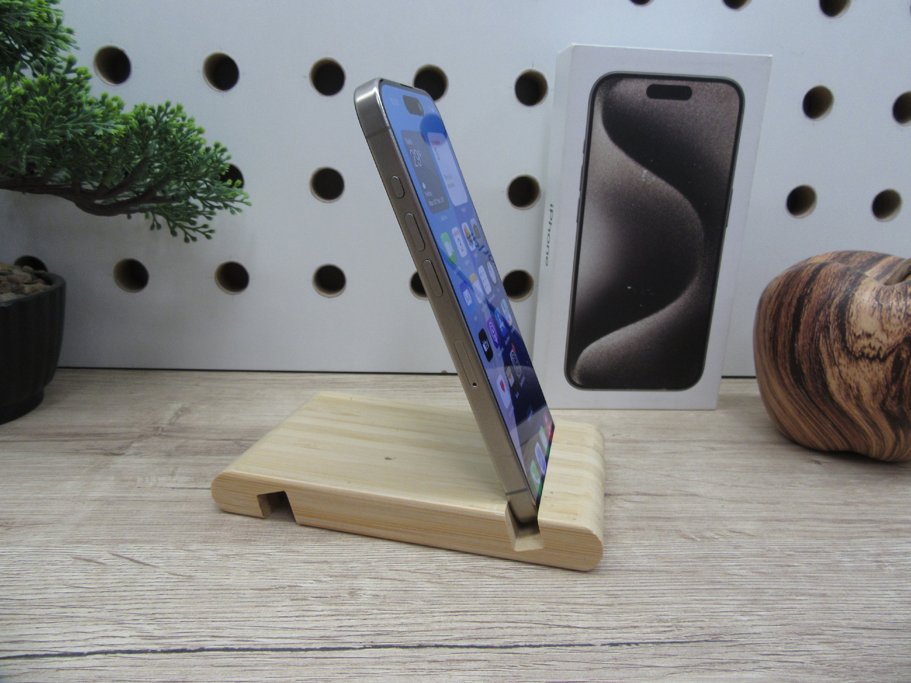 Apple iPhone 15 Pro - Natural Titanium - Használt, karcmentes